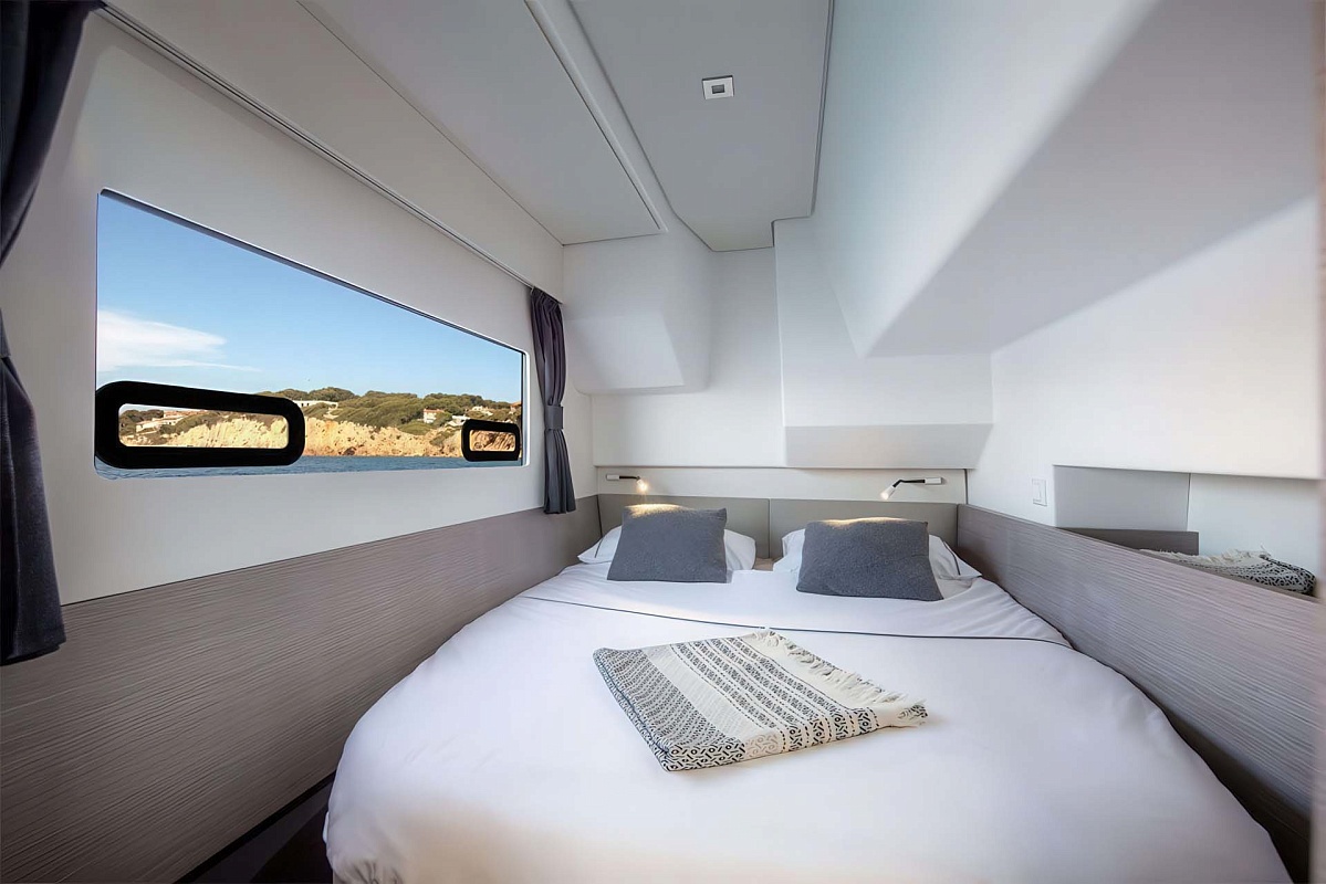 Аренда моторного катамарана Fountaine Pajot 40 на Пхукете - каюта
